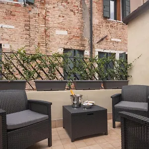 Sant'aponal Cozy With Balcony R&r Venice